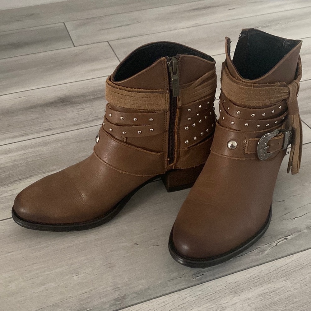 *SOLD* Booties size 7, worn once